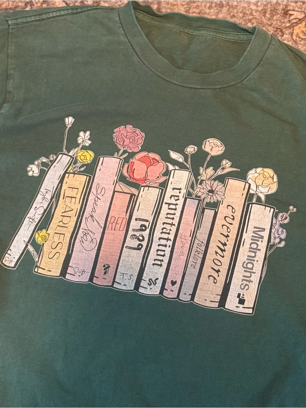 📚 Women’s Taylor Swift Swifties Albums as Books on Bookshelf Green Graphic Tee - Picture 2 of 3